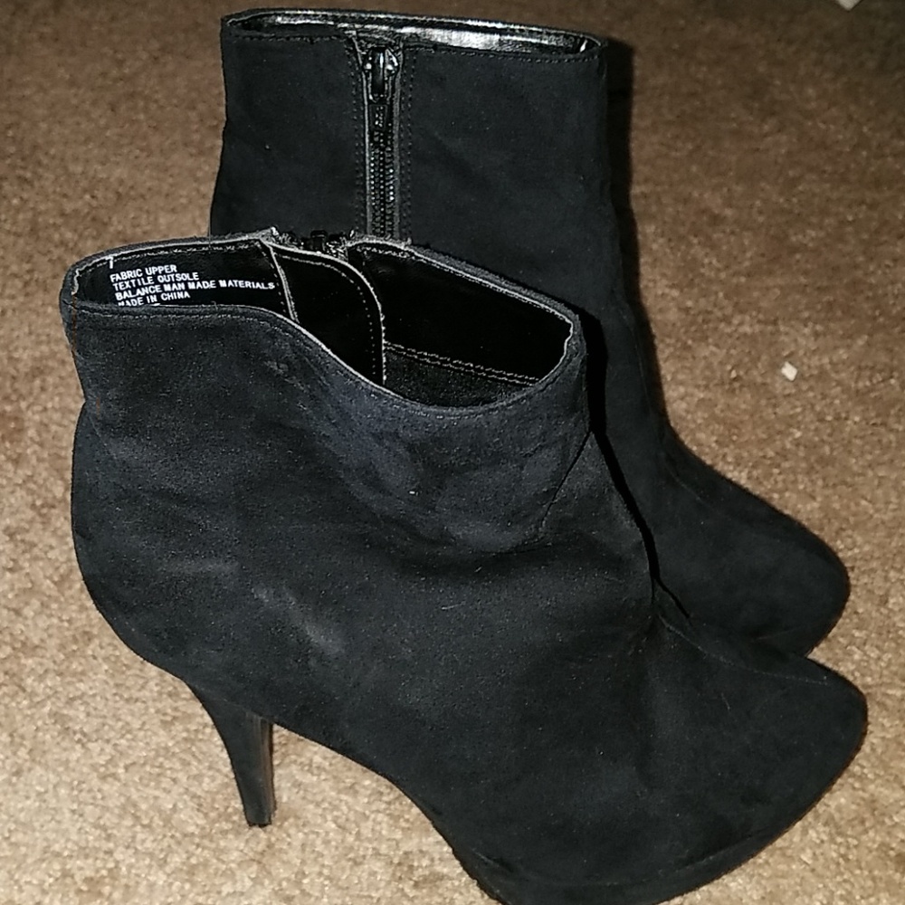 Super cute ankle boots